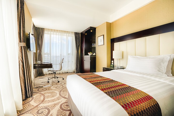 Room 4 of 80
