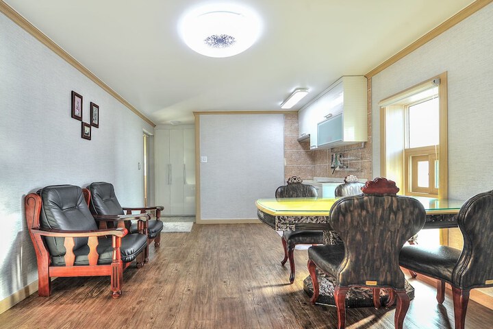 Room 8 of 37