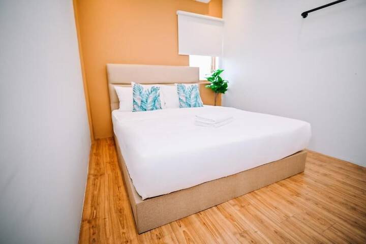 Room 5 of 18