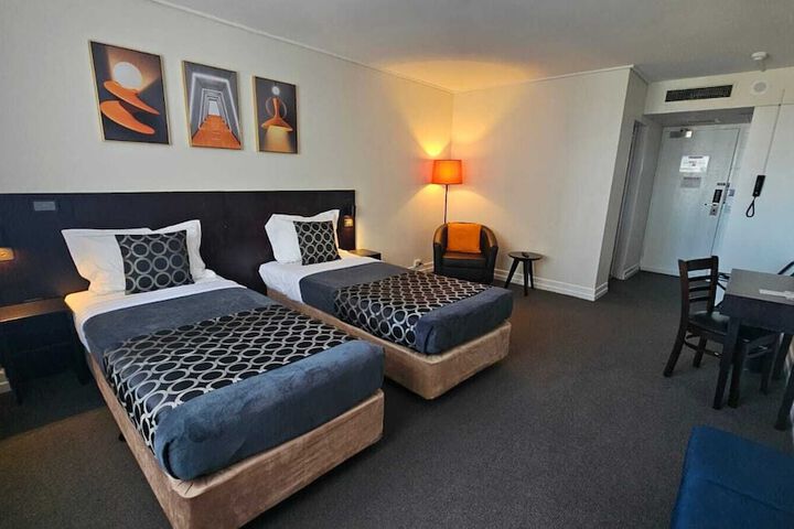 Room 16 of 39