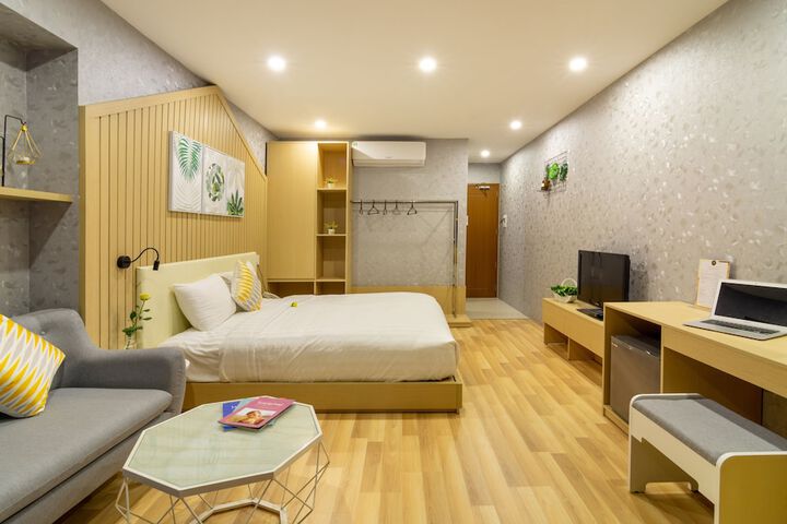 Room 6 of 82