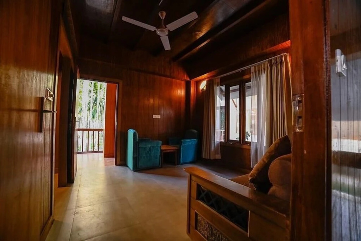 Room 5 of 9