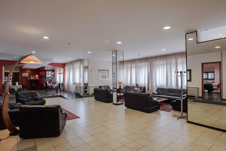 Entrance & Lobby