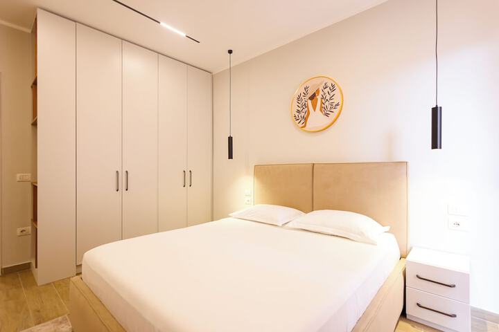 Room 9 of 162