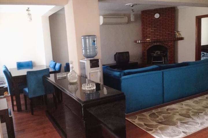 Room 6 of 10