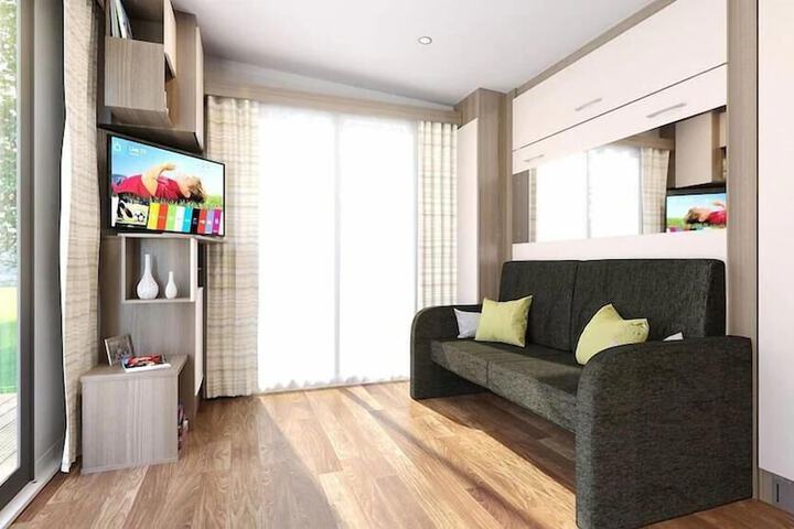 Room 7 of 12
