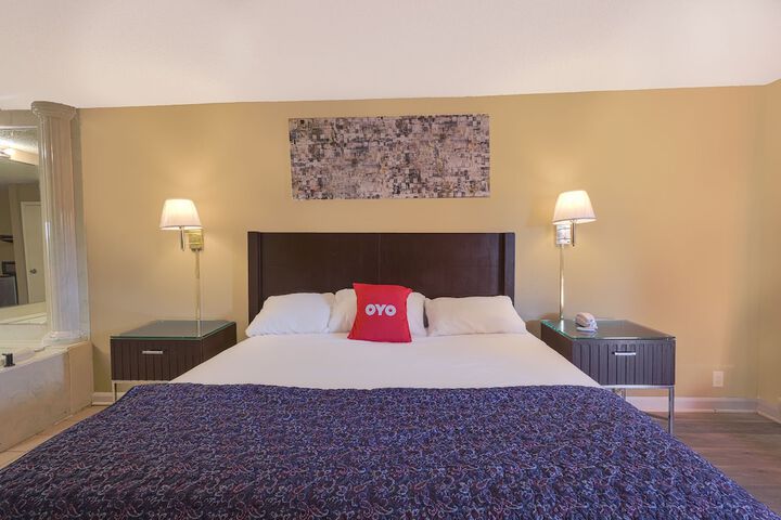 1 King Bed (10 of 12)