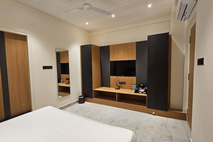 Room 12 of 33