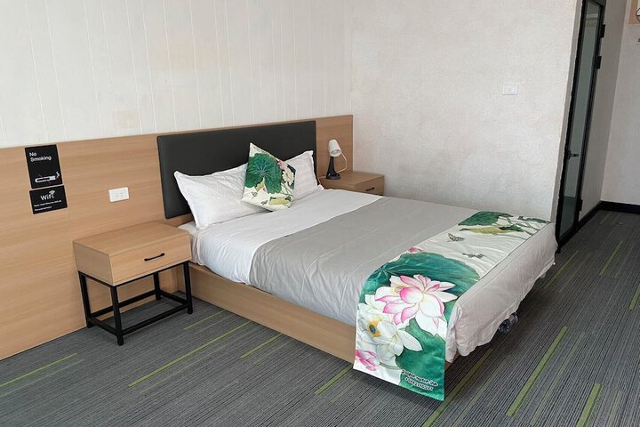 Room 17 of 28