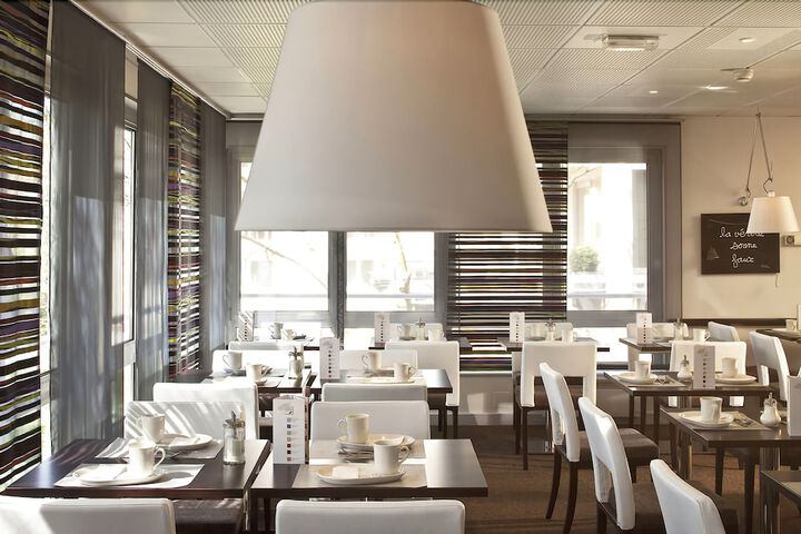 Dining 72 of 102