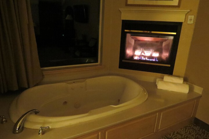 Hot Tub 29 of 59