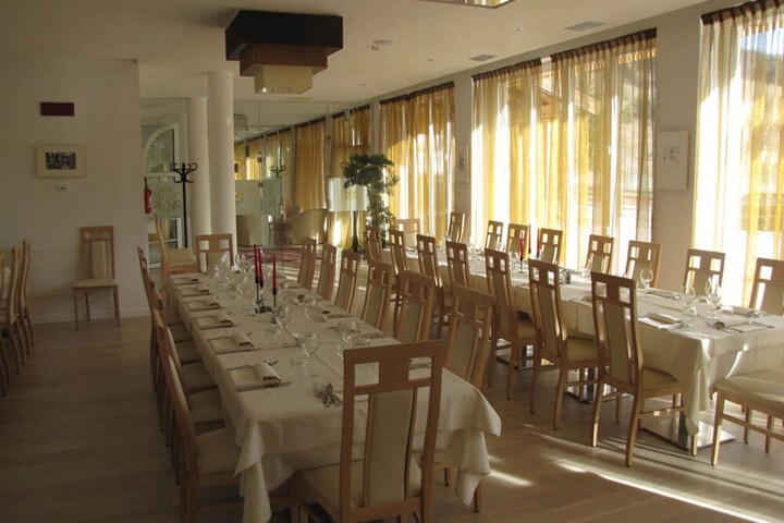 Dining 37 of 62