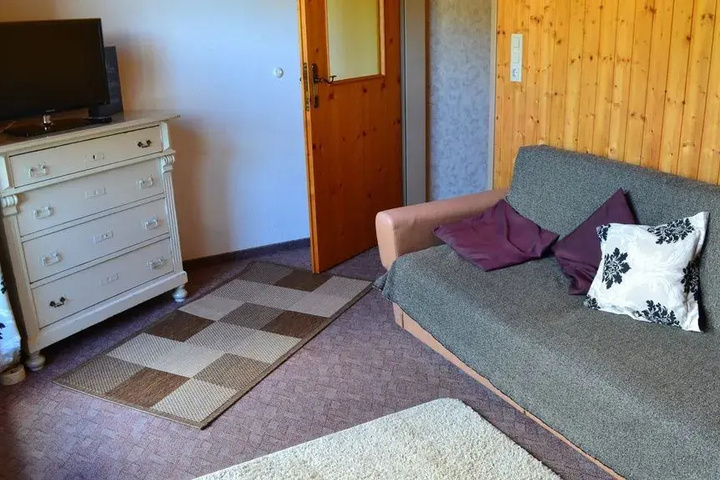 Room 5 of 13