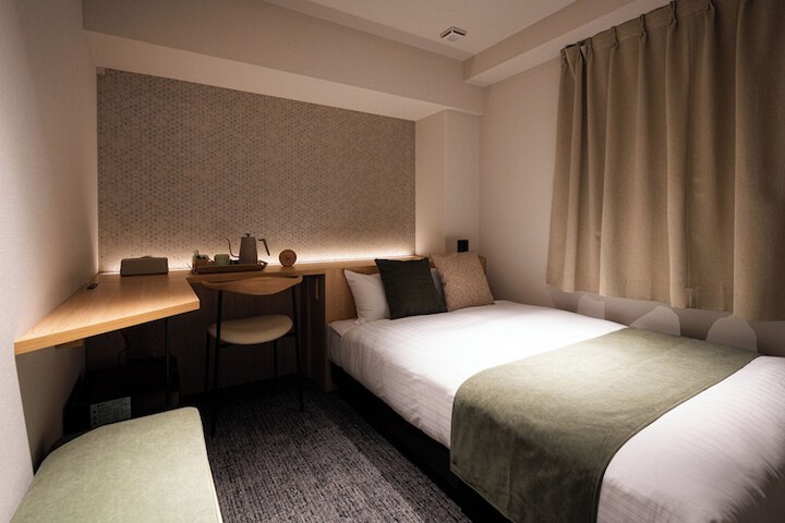 Room 6 of 13