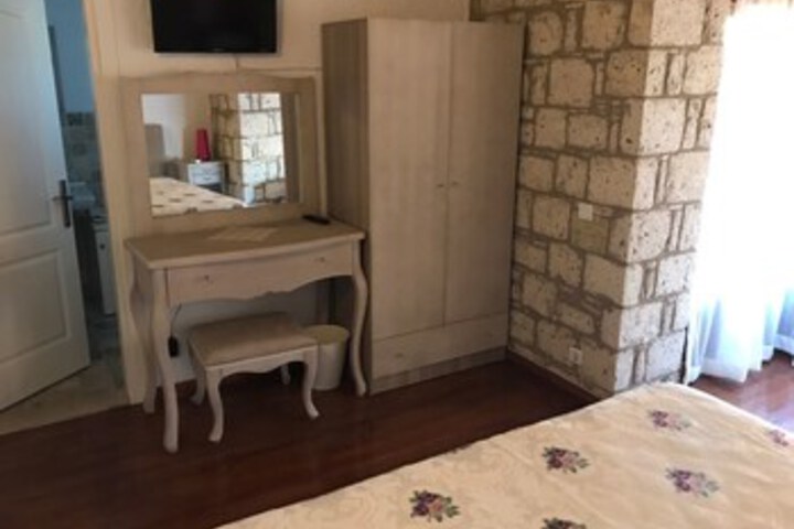 Room 80 of 82