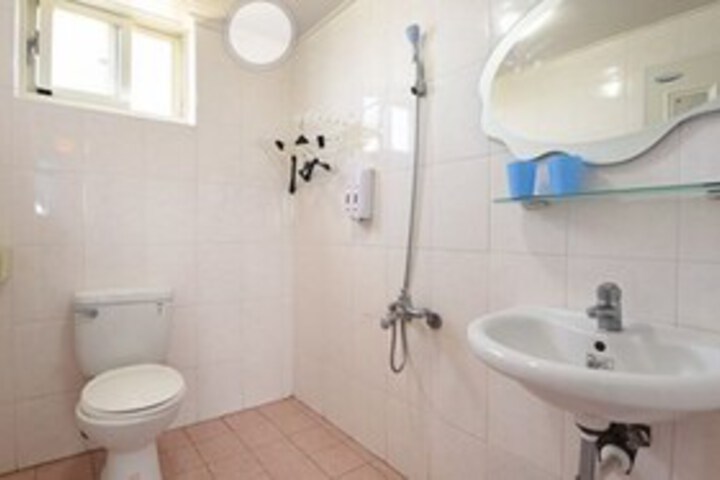 Room 2 of 22