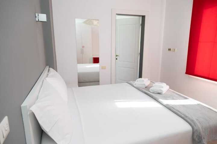 Room 18 of 97