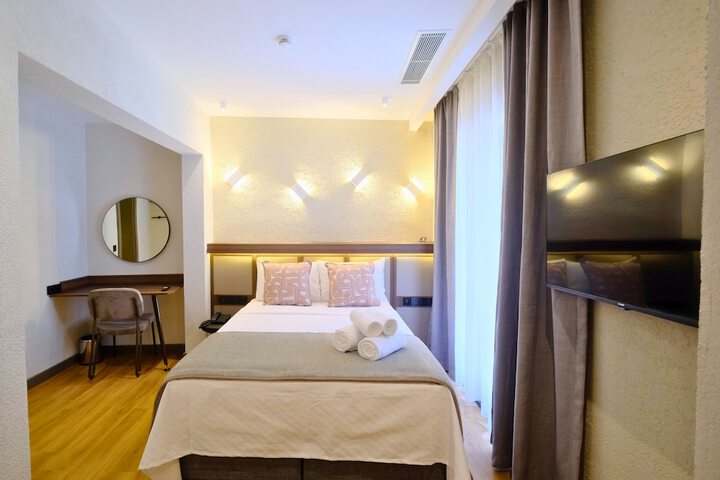 Room 37 of 83