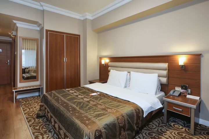 Room 9 of 44