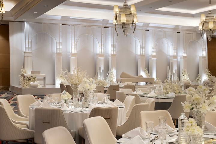 Ballroom/Hall 120 of 152