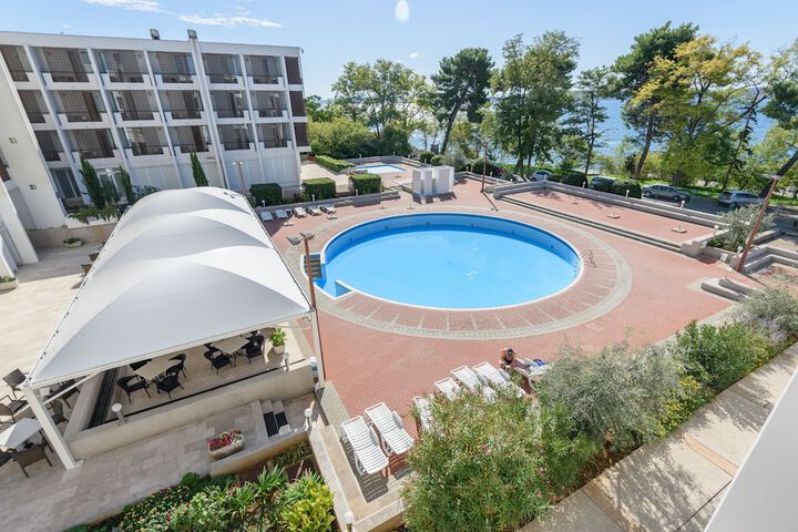 Pools & Facilities