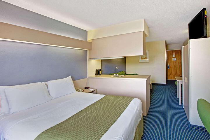 2 Queen Beds (4 of 17)