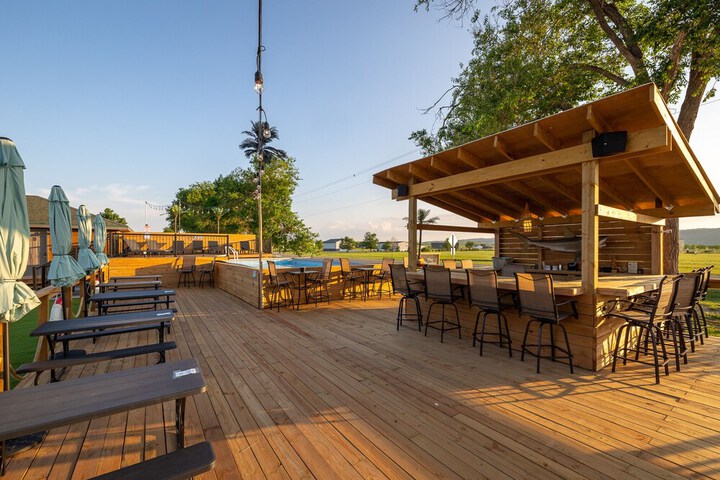 Sundeck 17 of 26