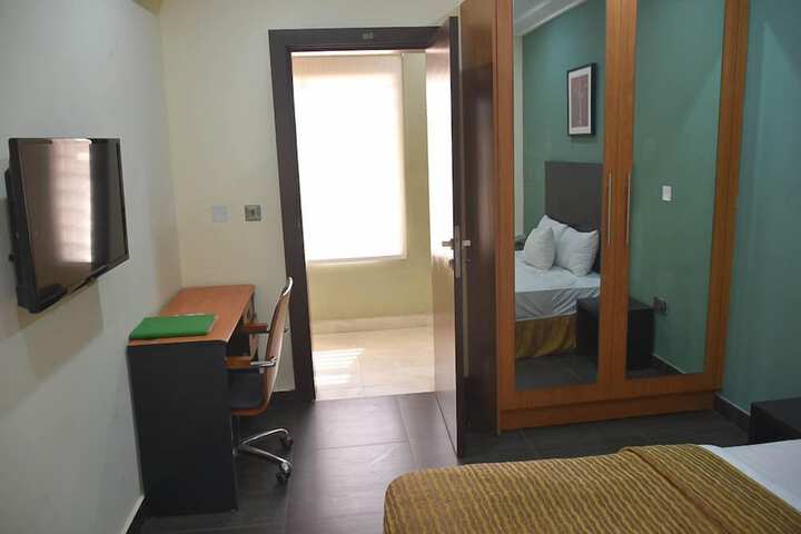 Room 19 of 32