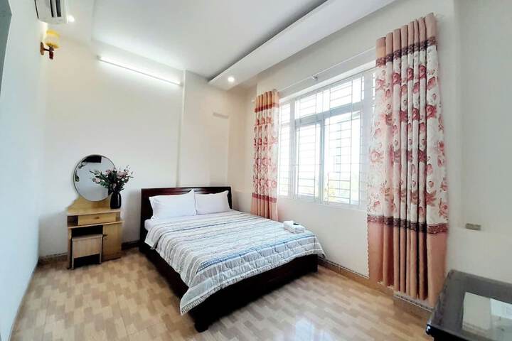 Room 7 of 33