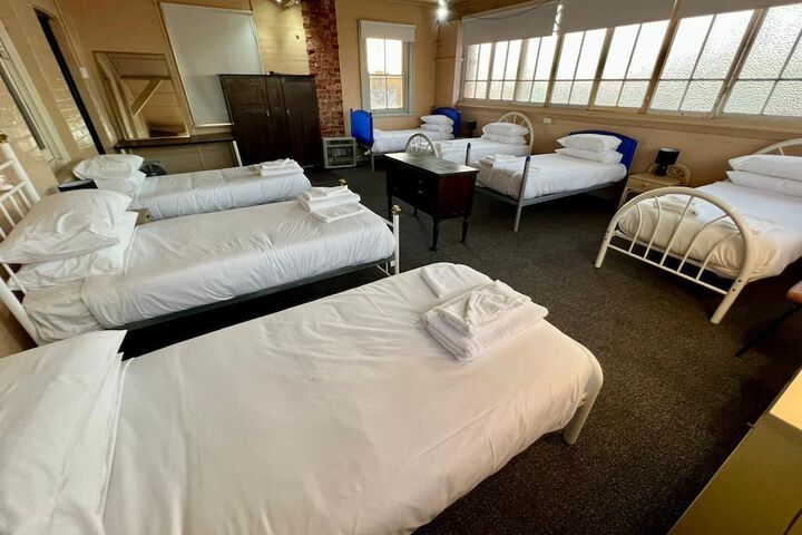 Room 5 of 18