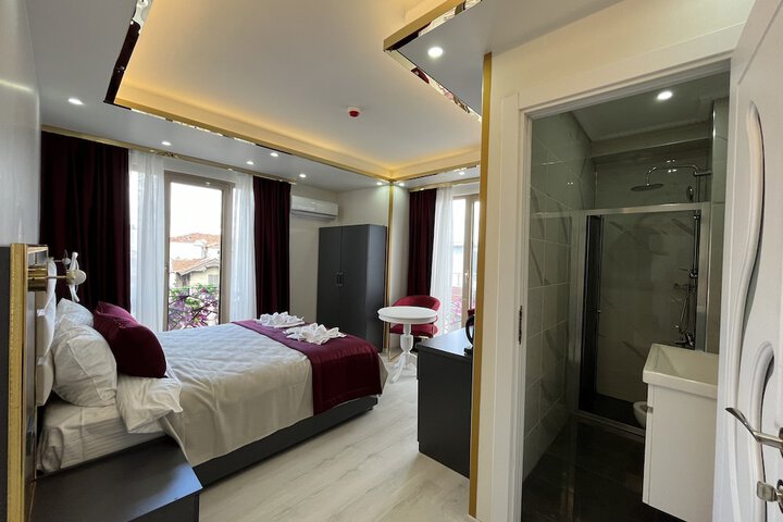 Room 12 of 108