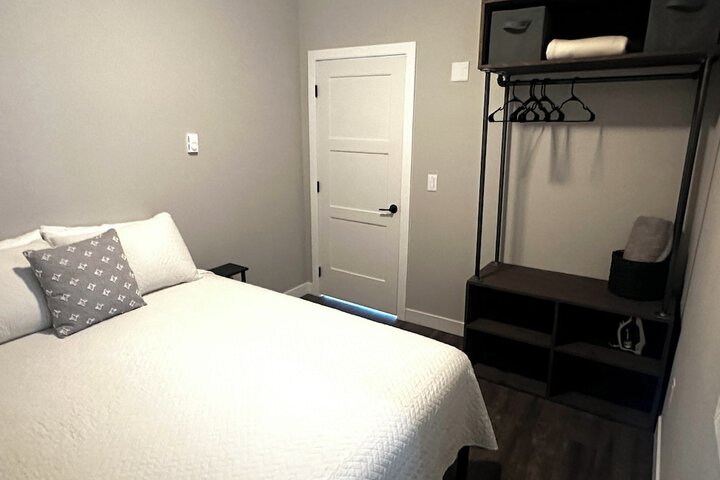 Room 4 of 32