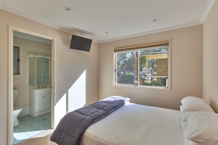 Room 17 of 102