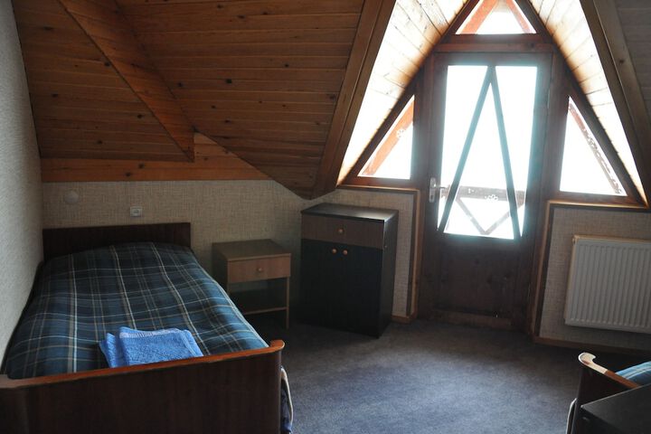 Room 7 of 13