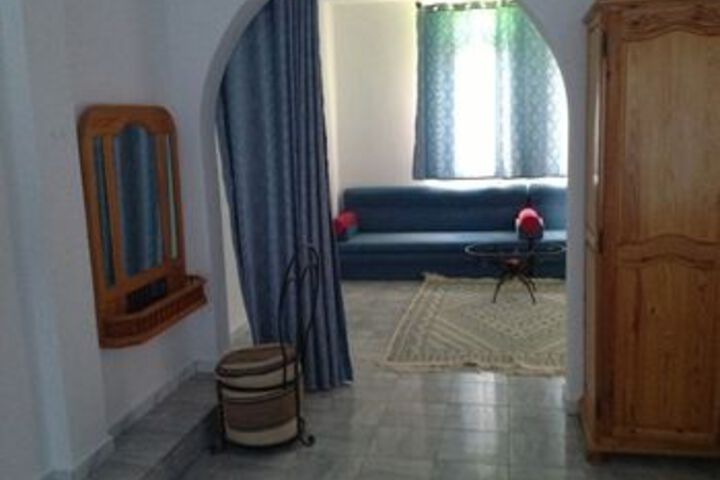Room 11 of 16