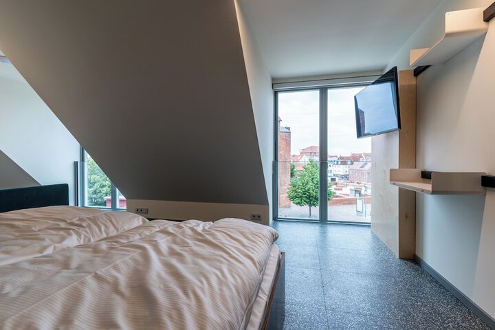 Room 42 of 93
