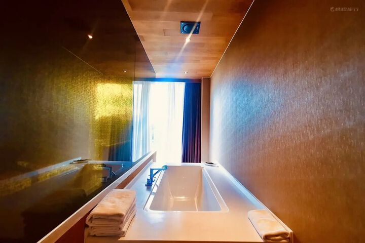 Room 27 of 63