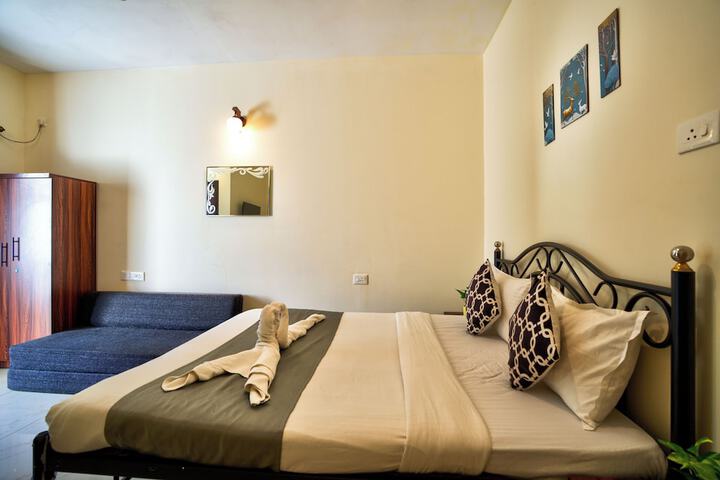 Room 15 of 33