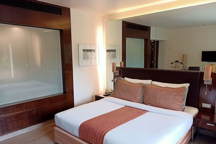 Room 14 of 22