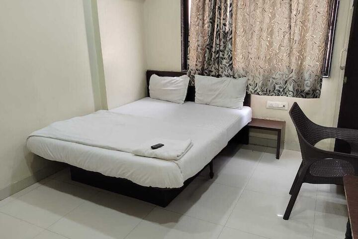 Room 8 of 11