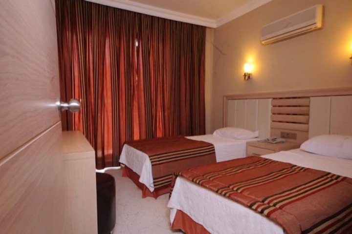 Room 5 of 44