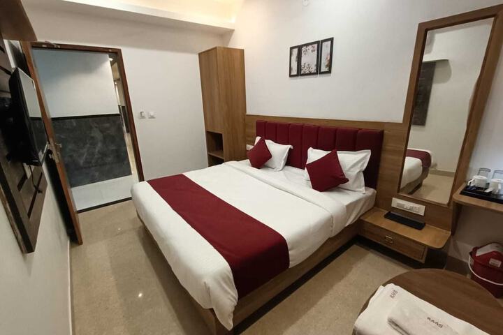 Room 8 of 28