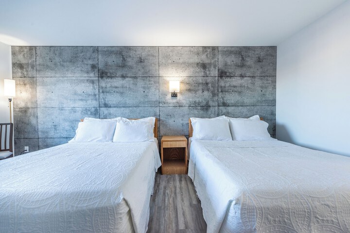 Room 4 of 18