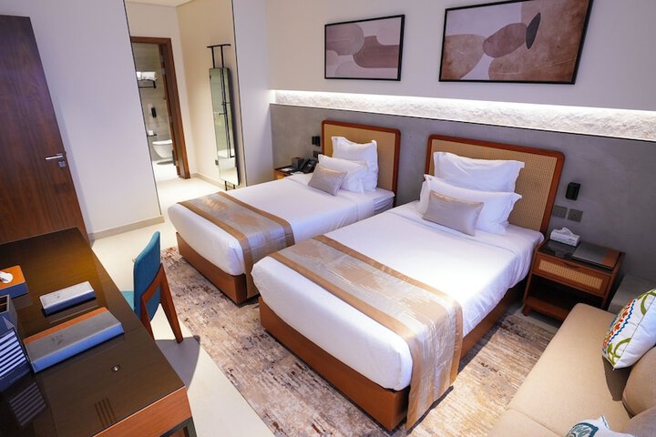 Room 4 of 40