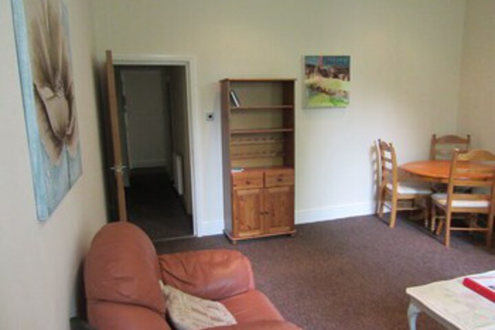 Room 6 of 17