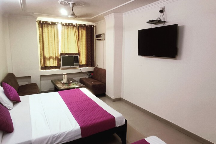 Room 2 of 32