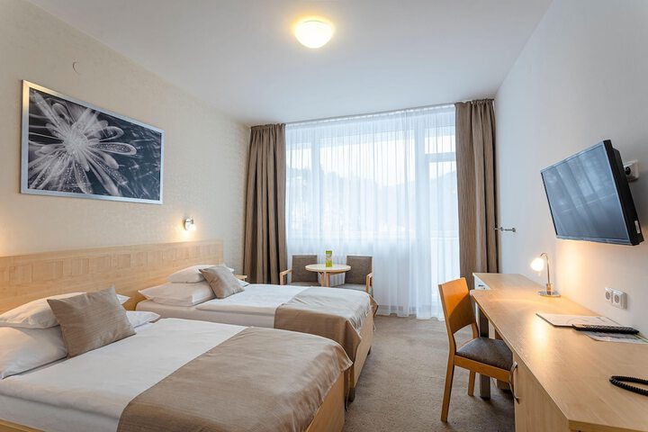 Room 16 of 48