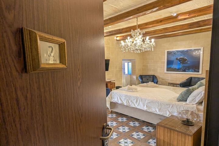 Room 5 of 44