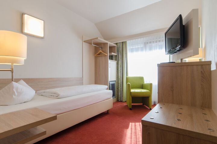 Room 19 of 35