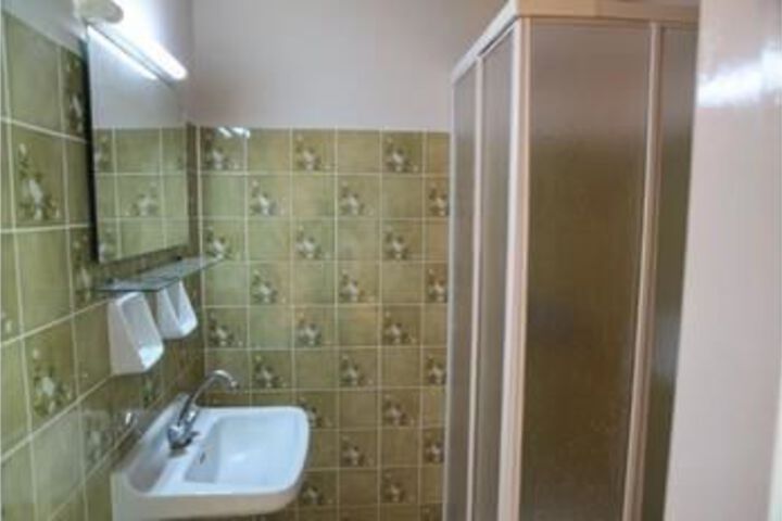 Room 4 of 64